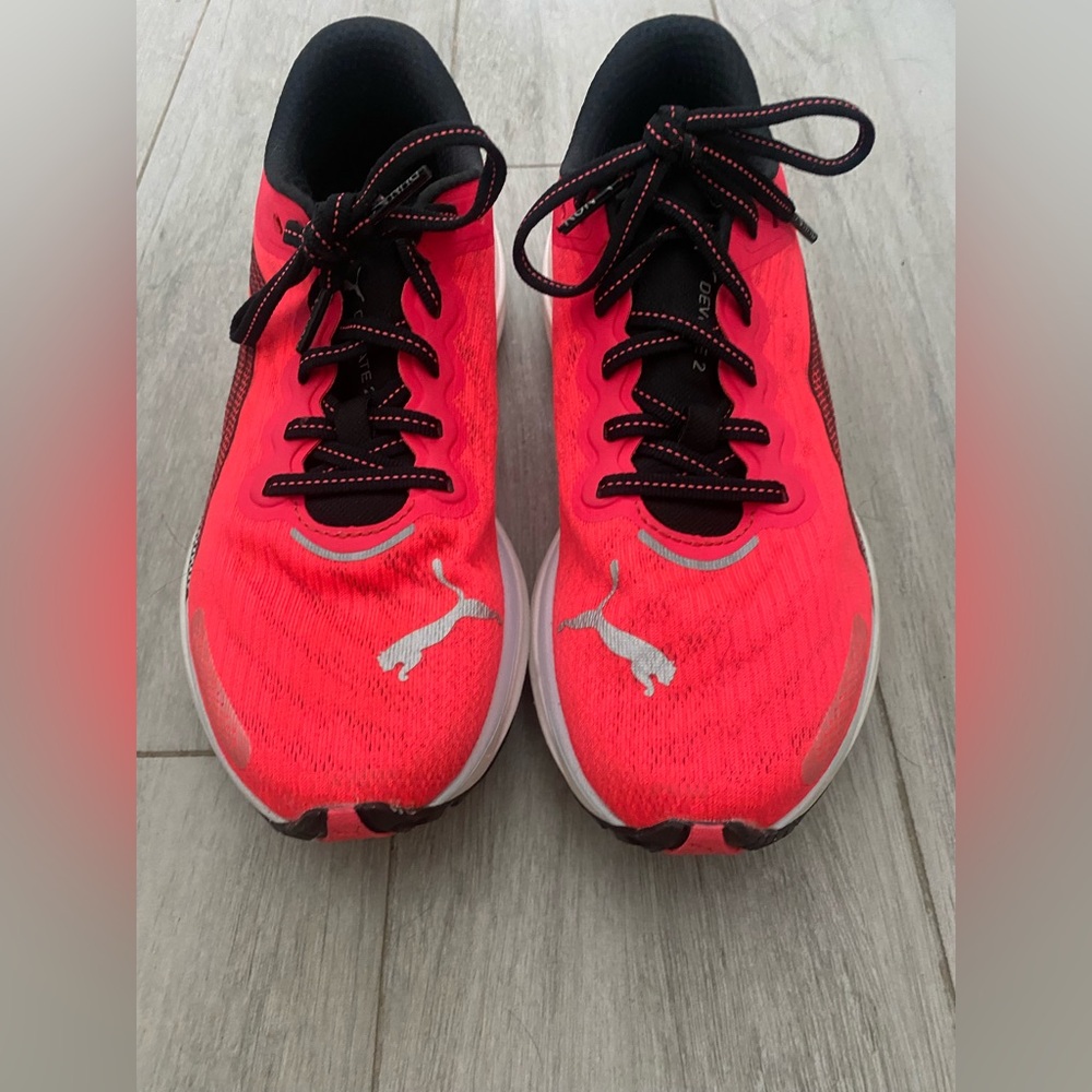 Womens Puma Deviate 2- size 8